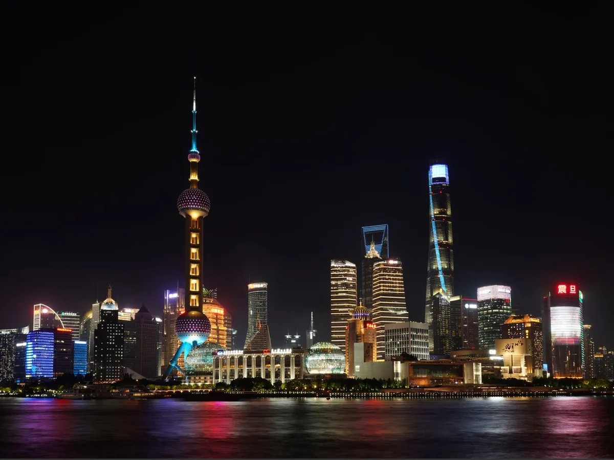 案例意象配图：陆家嘴天际线夜景