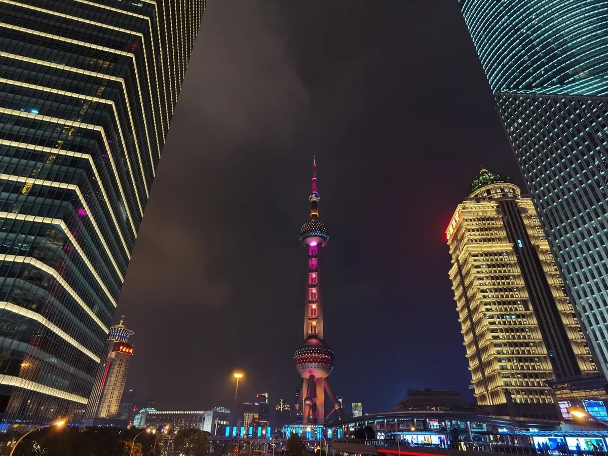 案例配图：上海浦东陆家嘴街景夜色